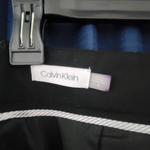 Calvin Klein Back Pencil Skirt size 2 - Picture 3 of 3